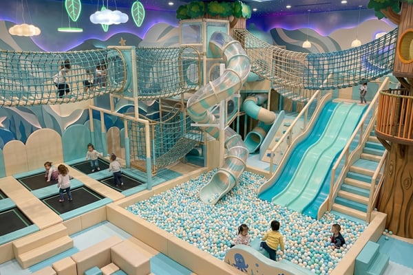Commercial indoor playground equipment by venue